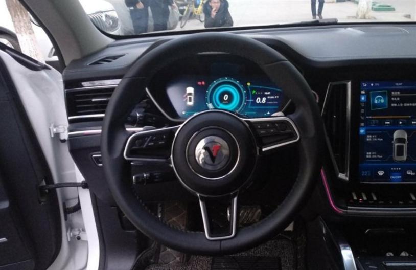 小伙花50买一辆车,小伙花10000万块钱买了一辆二手车