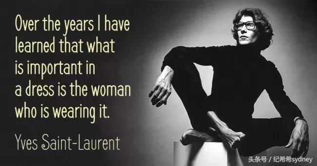 买了两双几乎一样的高跟鞋,想买一双大红的高跟鞋