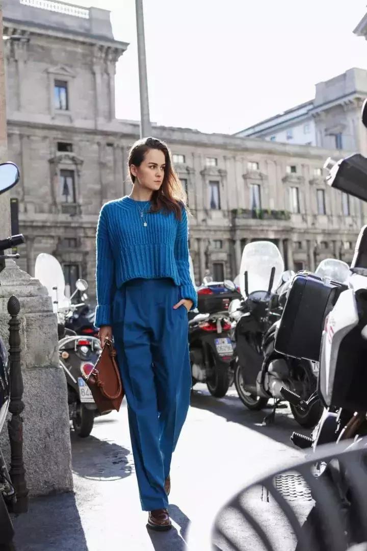 显瘦秋季针织衫时髦,针织衫怎么穿出高街感