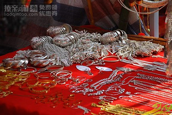 景颇族的风俗习惯和民族服饰,德宏傣族景颇族服饰定制