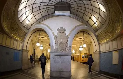 地铁外面广告是怎么弄的,地铁里你不要眨眼睛的广告