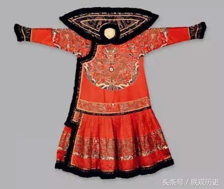 慈禧的朝珠有多少,慈禧佩戴东珠朝珠