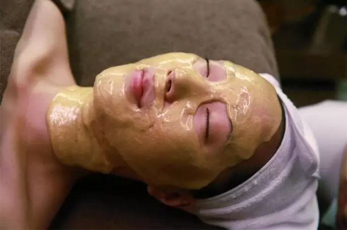 来一碗金子做面膜！在家即可享受的奢华SPA
