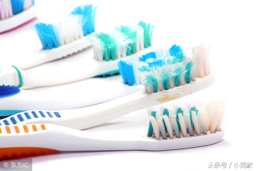 空瓶子装垃圾小妙招,家里的瓶子别扔了教你一个小妙招