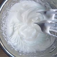 六寸戚风蛋糕超详细版的做法步骤,六寸戚风蛋糕超详细版的做法