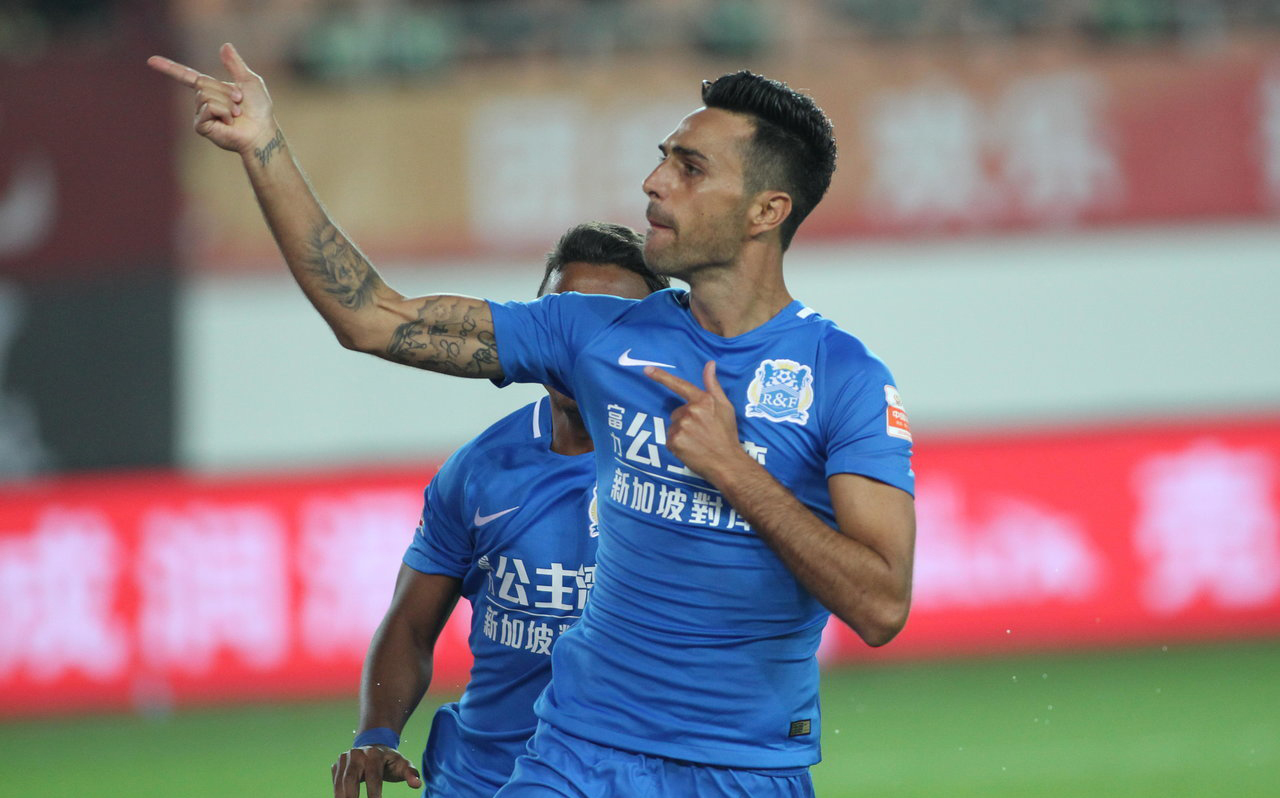 恒大后防告急被打进球,三次进球无效恒大输掉榜首大战