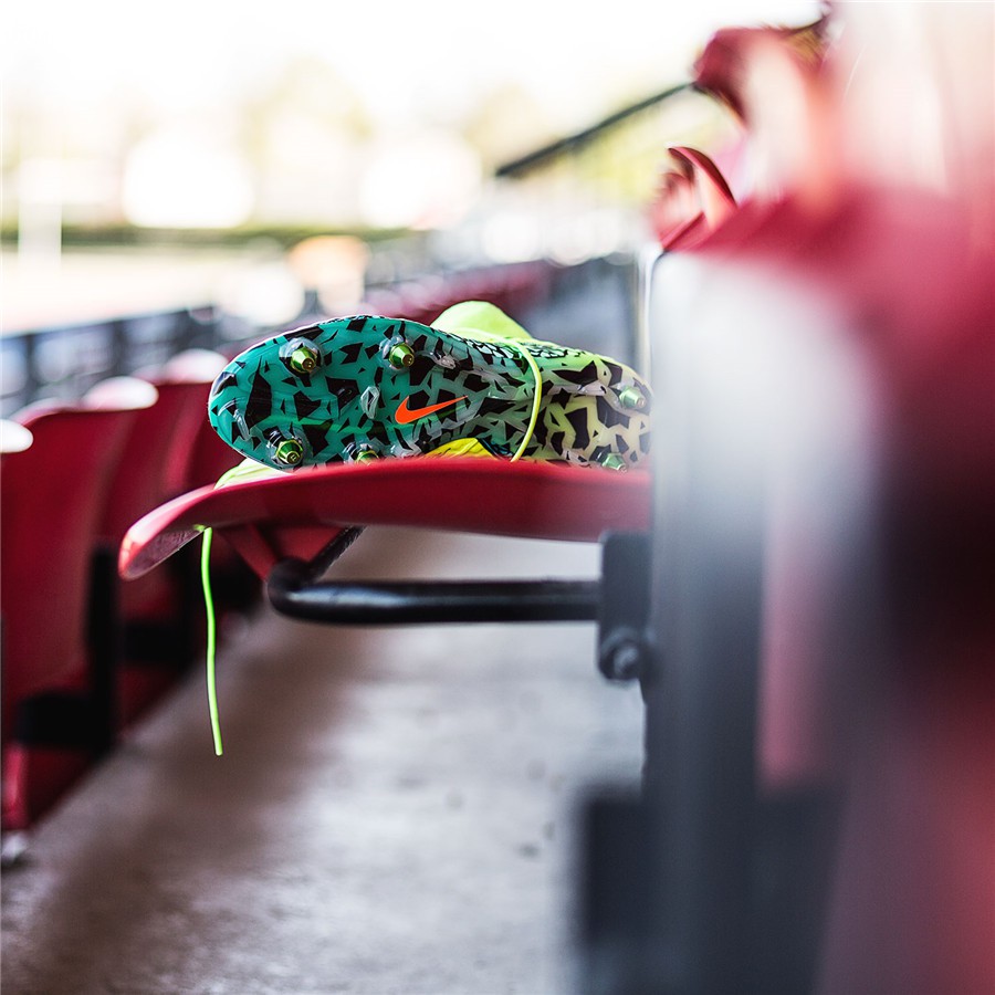 耐克phantomvenomelite足球鞋,nike足球鞋有哪几个系列2023