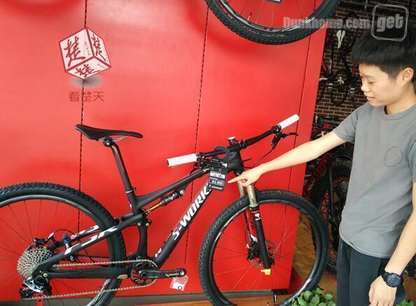 男子20万买到上亿古董,男子花18万买茅台