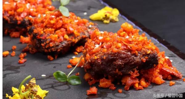 葱油蒸带鱼图片,带鱼段油炸的蒸带鱼家常做法