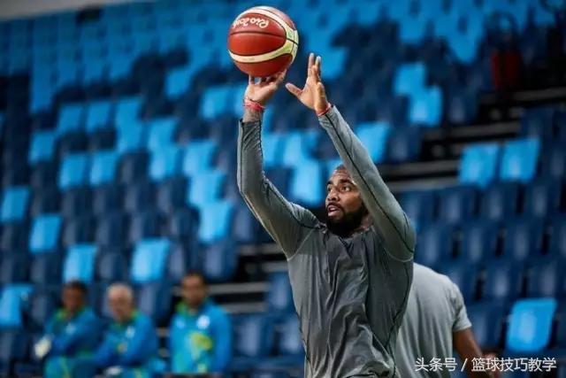 投篮老是打铁怎么练习投篮,投篮平时练准打比赛软怎么办