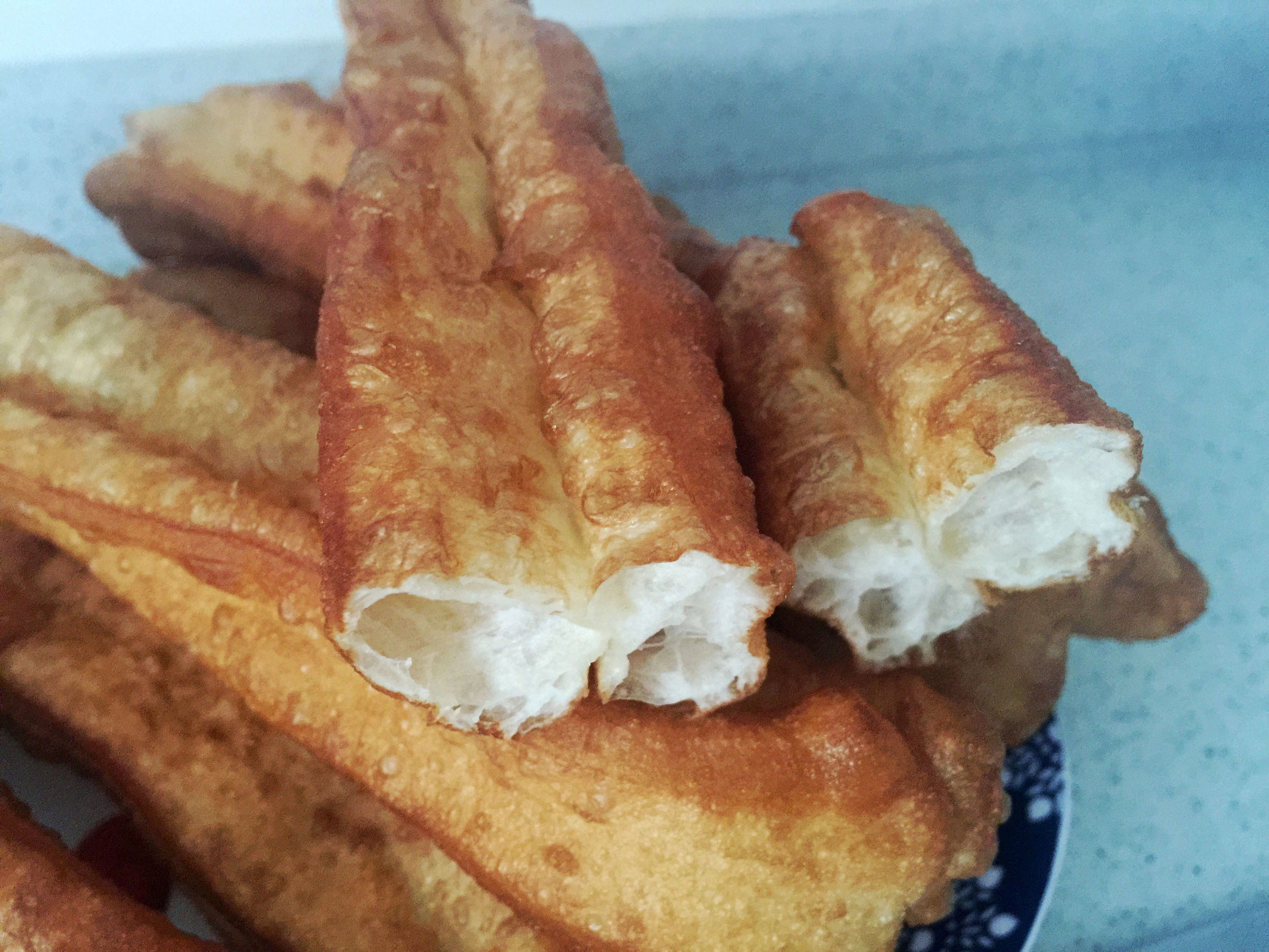 怎样炸出来的油条又软又好吃,奶香油条香酥蓬松的做法非油炸