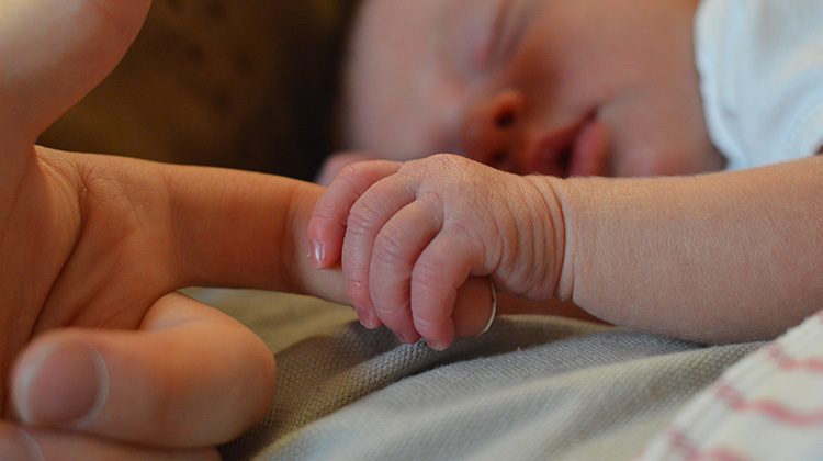 母乳具有增进婴儿免疫力作用,母乳中含有什么能增强婴儿抵抗力