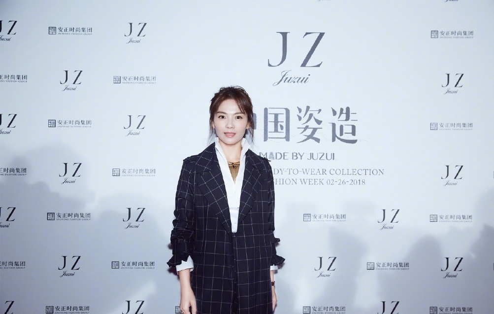 刘涛风衣秀,刘涛穿大衣现身春晚