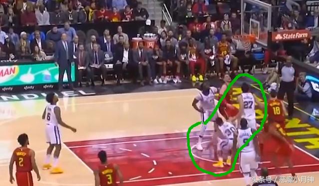 渣渣帕楚里亚垫脚伦纳德,渣渣帕楚里亚犯规集锦