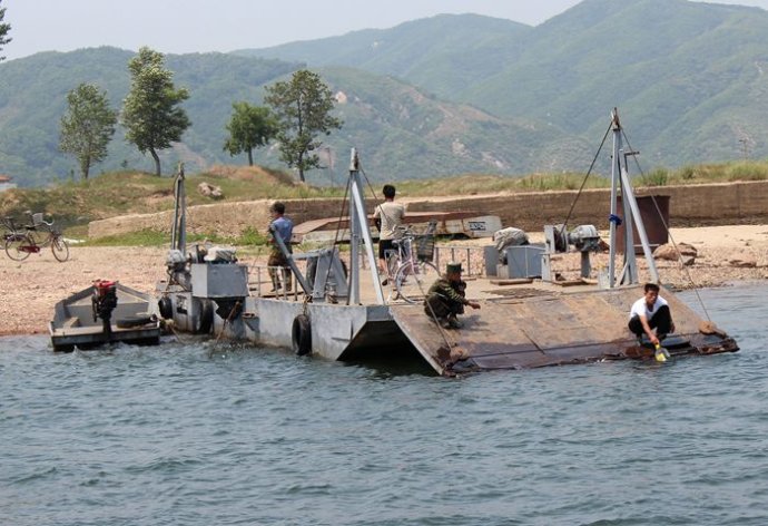 中朝边境美丽的风景,中朝边境桃花盛开的地方