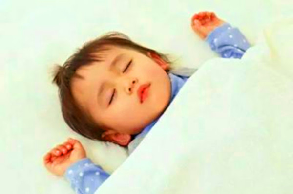 宝宝半夜饿醒了需要喂奶吗,宝宝醒了就喂奶还是饿了喂