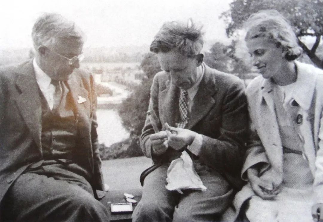 康桥女生游泳,康桥小镇女孩