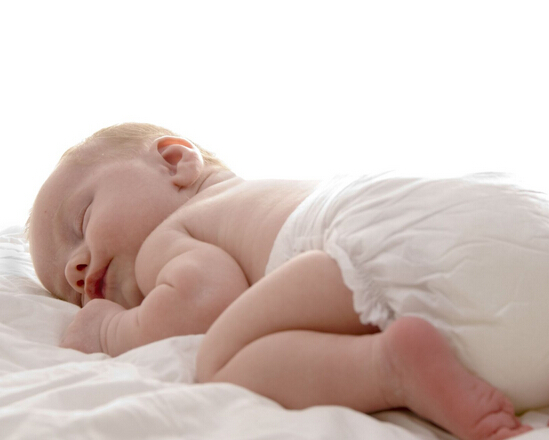 宝宝半夜睡不安稳吃什么,一招解决宝宝睡不安稳