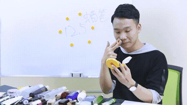 我们让4个直男猜化妆品，女生们哭晕在厕所！哈哈哈哈...