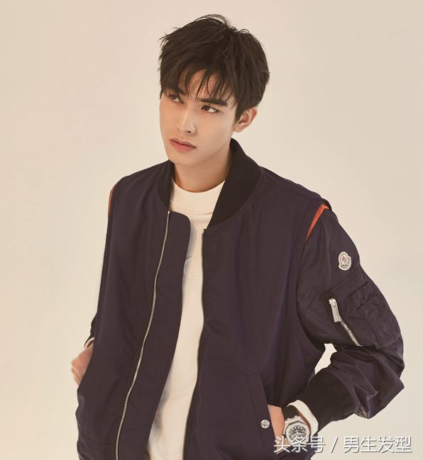 m字发际线男生发型2021流行发型,大学生男生发型2021流行发型