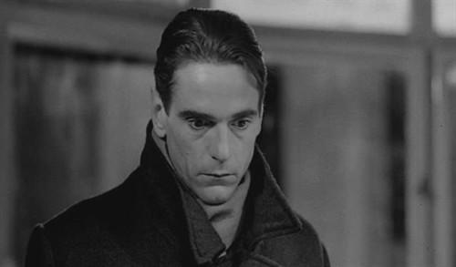 为什么变形记荒谬又真实,变形记的荒诞和真实