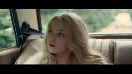 她11岁登上杂志封面，12岁拍摄色情电影，却跟母亲打了20年官司