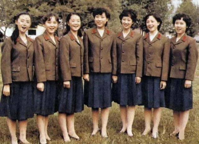 中国女兵历代军装发展,70年代的女兵服装