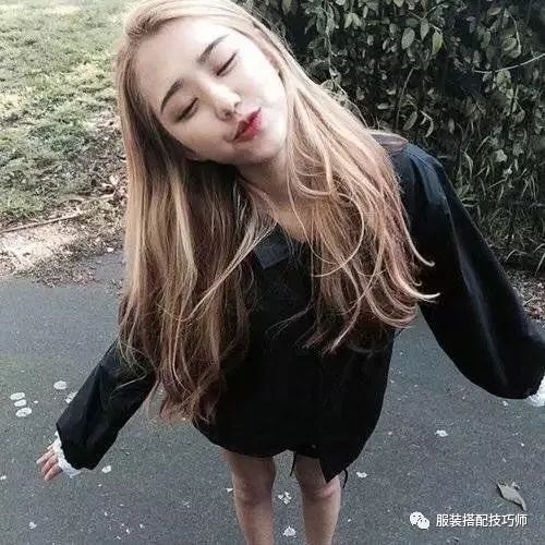 宽松服装拍照怎么摆姿势更自然,女生衣服穿搭拍照怎么摆pose