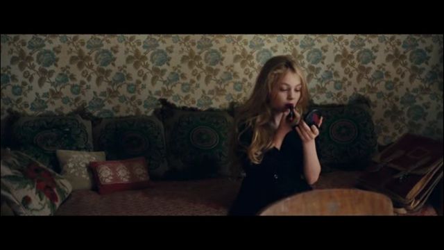 她11岁登上杂志封面，12岁拍摄色情电影，却跟母亲打了20年官司