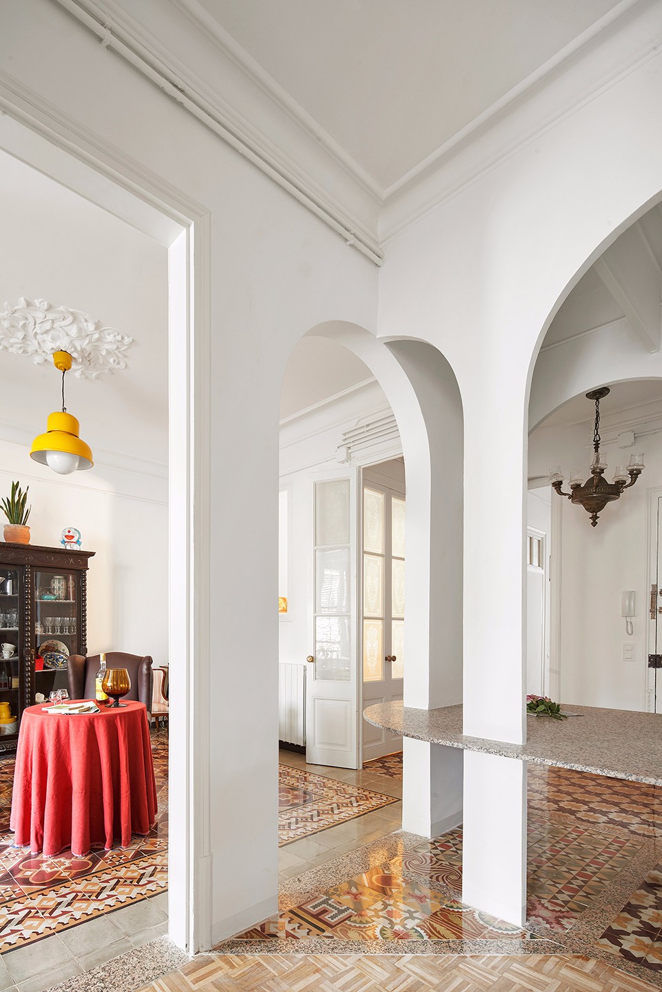 巴塞罗那ATABLE,II住宅:将桌子作为住宅的中心