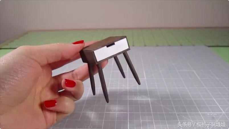 自制60厘米芭比娃娃的床头柜,给芭比娃娃做床又简单又好看