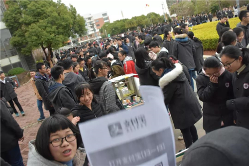 学雷锋爱心义卖活动小学生日记,小学生开展学雷锋献爱心义卖捐款