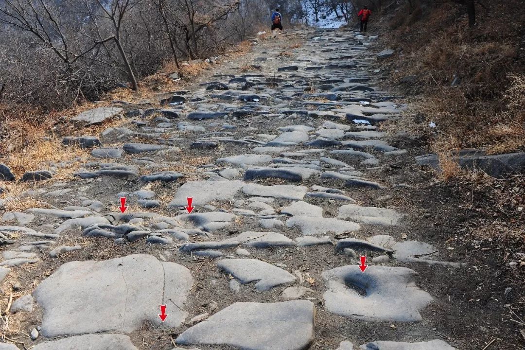 京西古道上的科学擂台：是蹄窝，还是壶穴？|争鸣