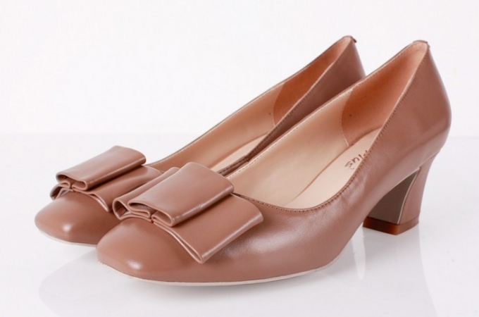 没有脚后跟的如何挑选高跟鞋,怎么选高跟鞋不磨脚不累脚