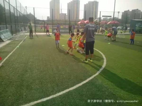 足球少儿体验课,成都菲戈足球学院暑期