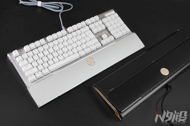 自带手托防尘罩的机械键盘,蝙蝠骑士机械键盘拆解