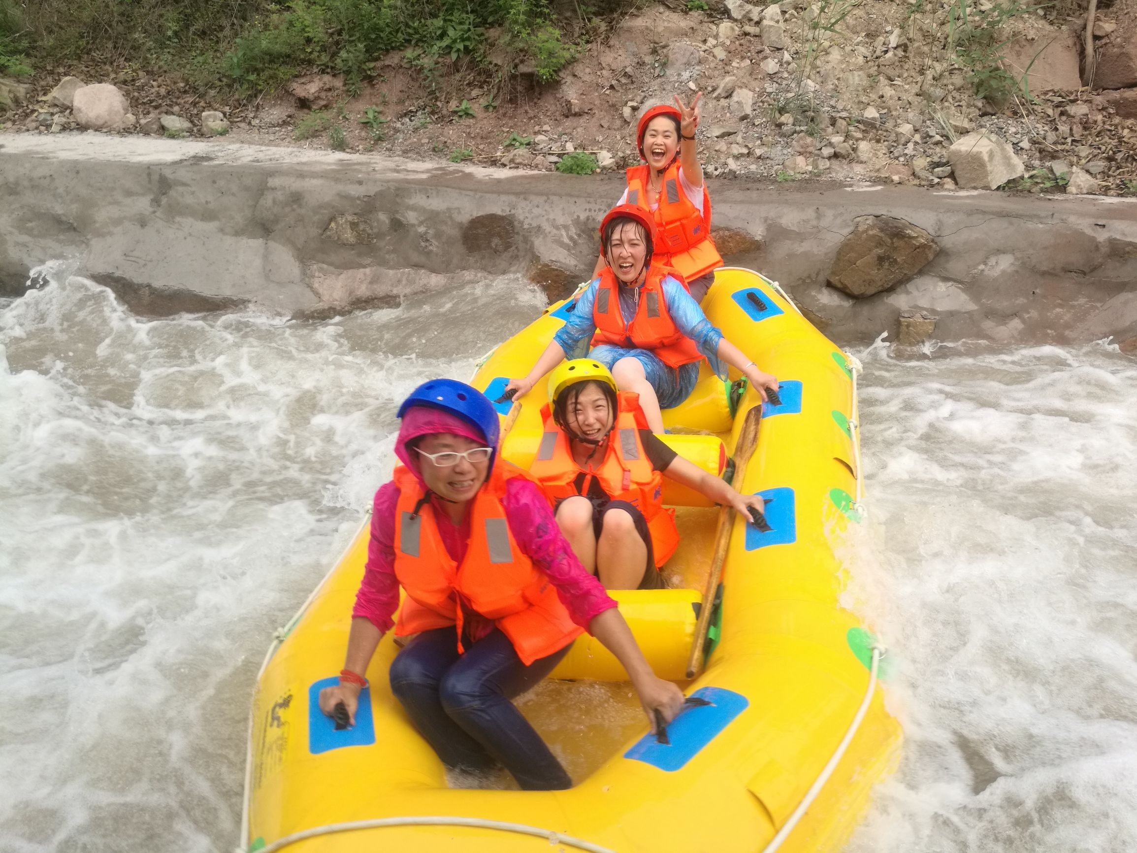 浪尖上的漂流完整版,黄河三峡景区野猪林漂流