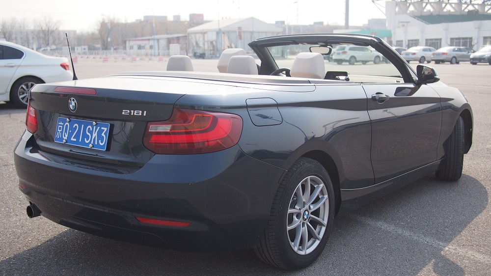 宝马218敞篷三缸发动机怎么样,宝马218i试驾体验