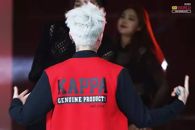 内含GD签名tee！|冠希没把kappa穿潮？因为你没看过龙哥怎么搭