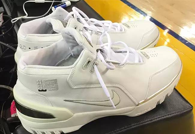 球鞋的夜光底,adidasyeezyboost750gum