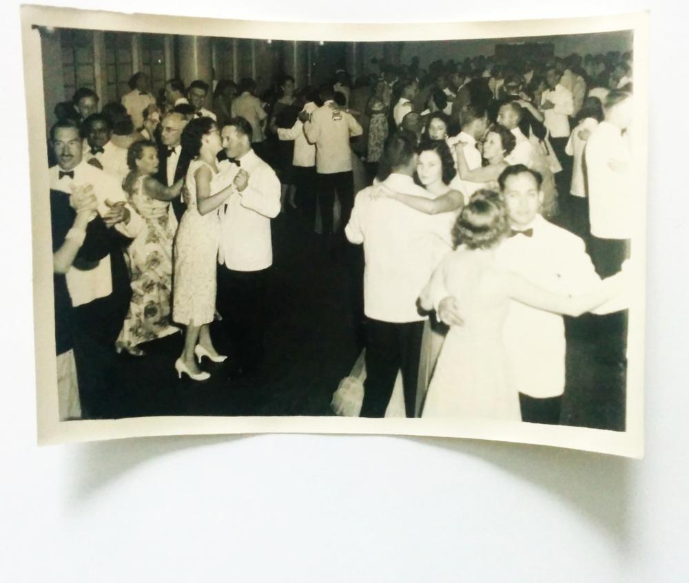 半个世纪前的铁皮箱，打开一个陌生人的罗曼史