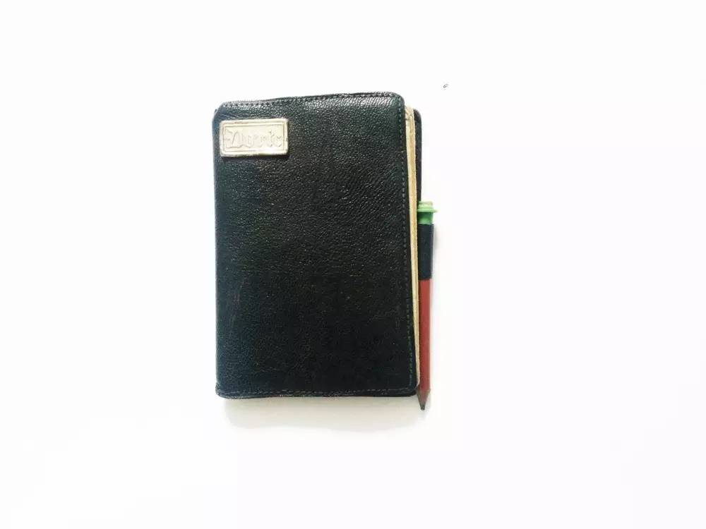 半个世纪前的铁皮箱，打开一个陌生人的罗曼史