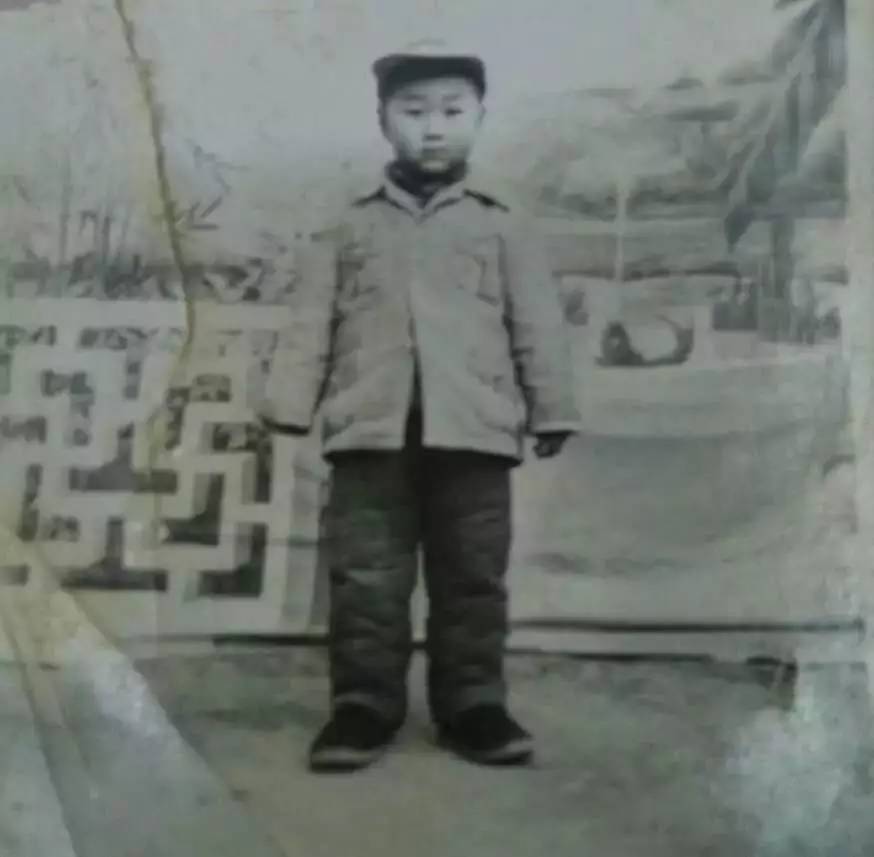 据说小时候都会有一张照片，让你紧张得尿了