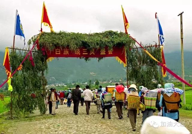 大理游人人山人海,大理万人齐舞