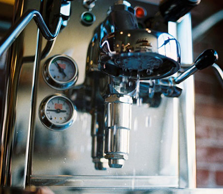 家用咖啡机和便携式咖啡机哪个好,家用咖啡机和全自动咖啡机哪个好