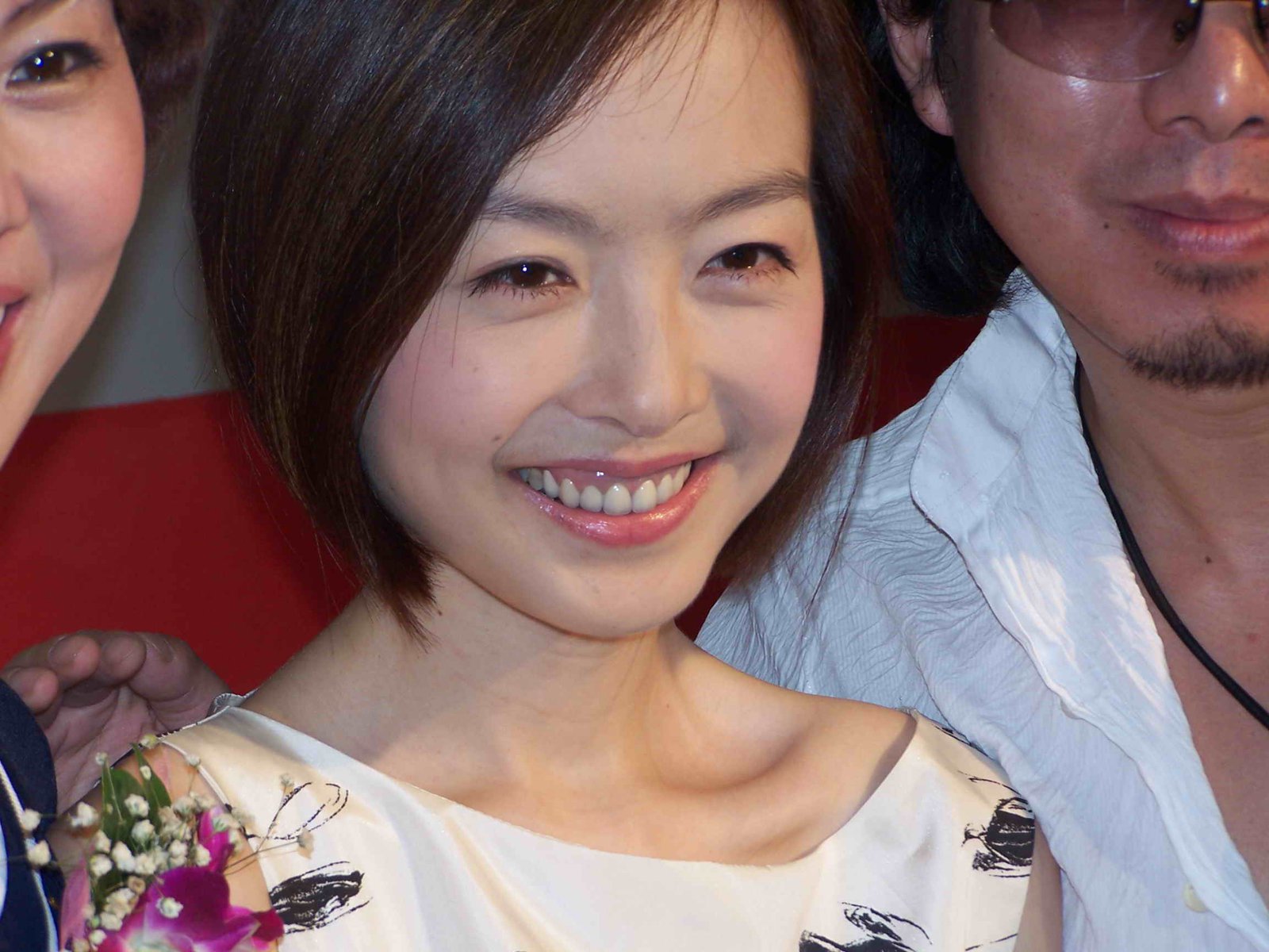 为什么方脸的女明星感觉更好看,方脸却很漂亮的女星