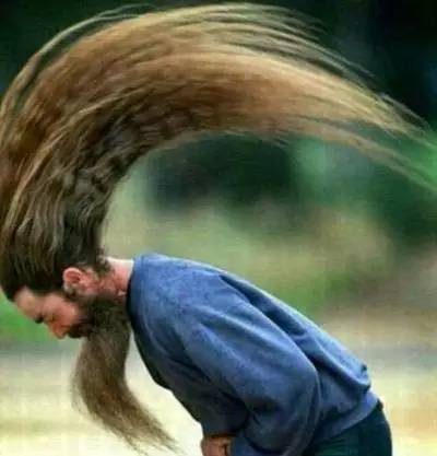 如何练边跑步边穿衣服,怎么样穿跑步服好看