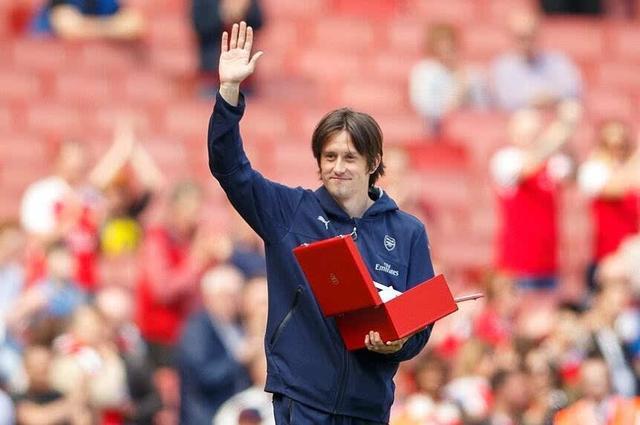 他被称球场莫扎特，酷似张杰曾陷招妓丑闻，35岁国家队最后一战