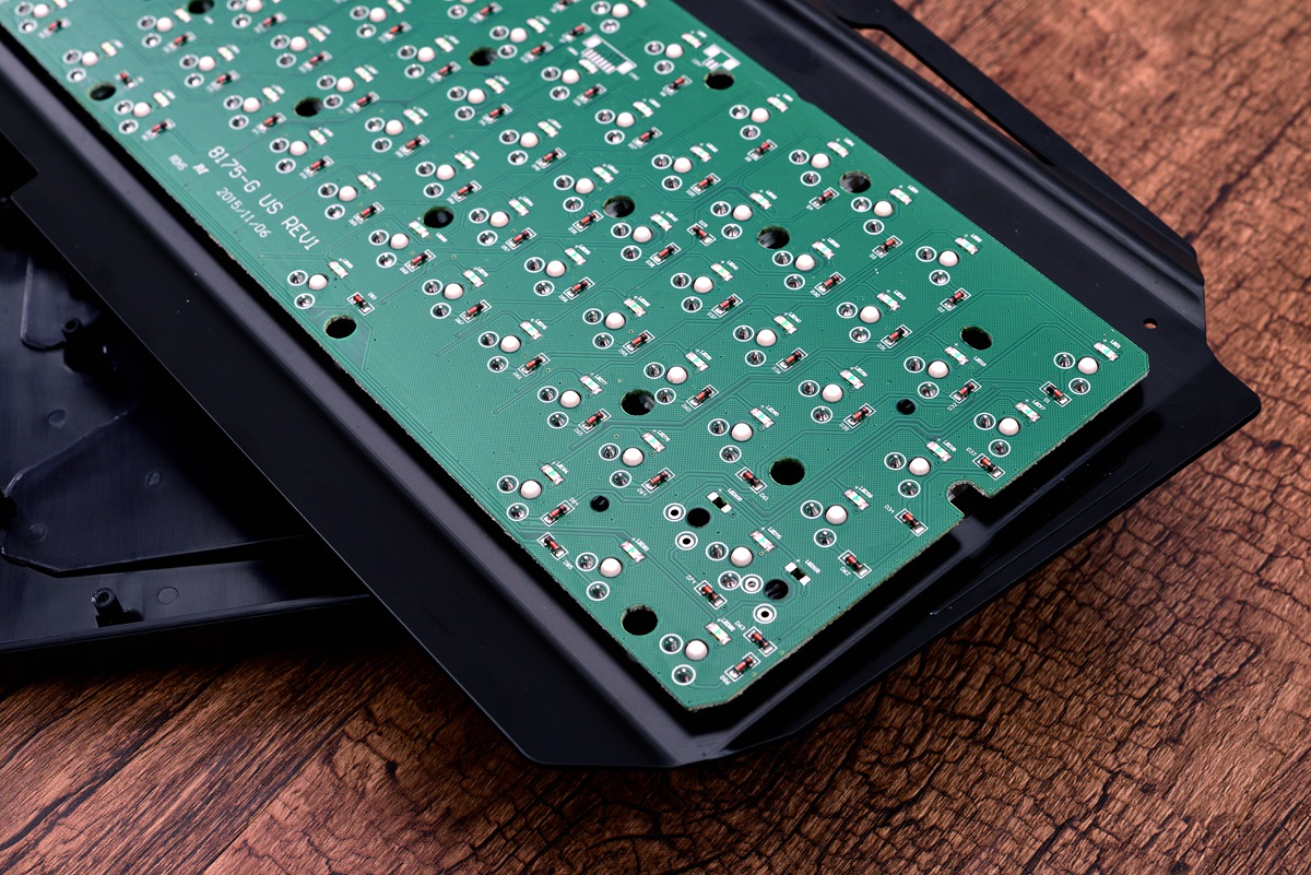 可换轴机械键盘走向2.0时代，E元素三防机械键盘对比拆解