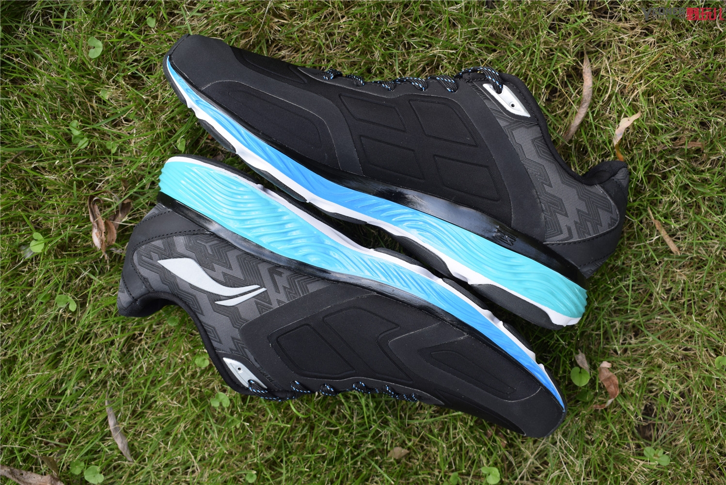 穿马拉松袜子跑步脚疼,李宁跑鞋袜套式